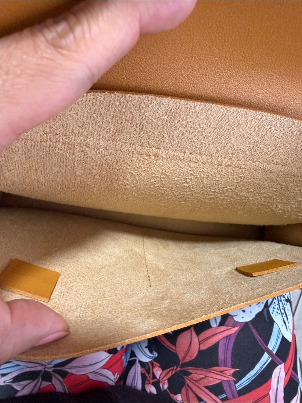 Straightforward - Women’s adjustable Crossbody Bag in Caramel - Picture 7 of 7